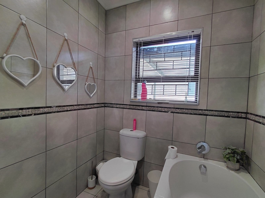 3 Bedroom Property for Sale in C Place Eastern Cape